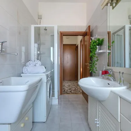 Guesthost - A 500 Mt Dalla Certosa Apartmán