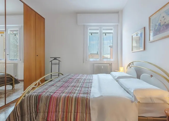 Guesthost - A 500 Mt Dalla Certosa *