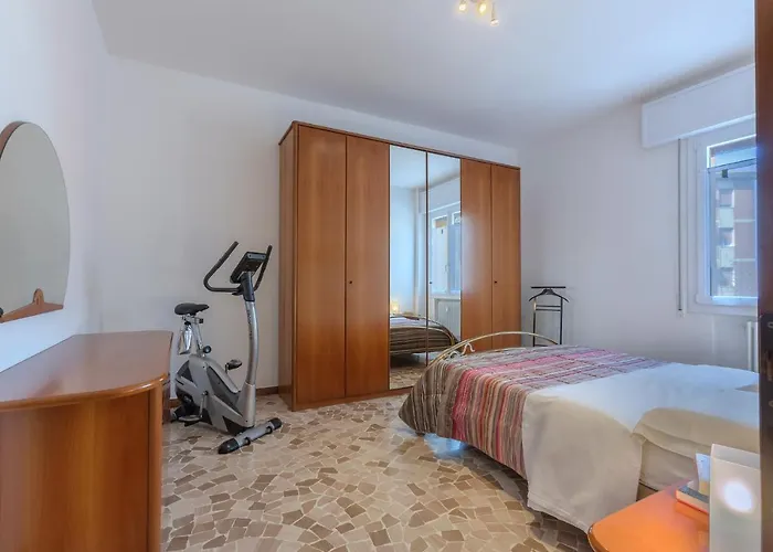 Guesthost - A 500 Mt Dalla Certosa Boloňa