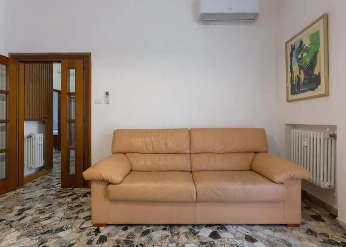 Guesthost - A 500 Mt Dalla Certosa Apartmán *