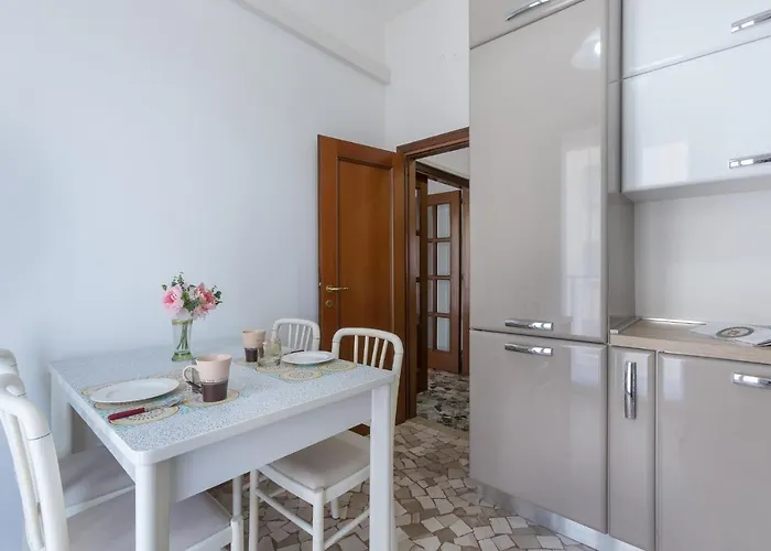 Guesthost - A 500 Mt Dalla Certosa Apartment